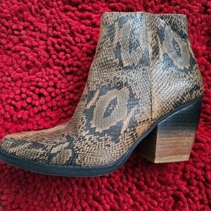 Stylish Brown Snake Print Ankle Boots